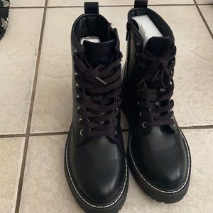 Black medium madden girl